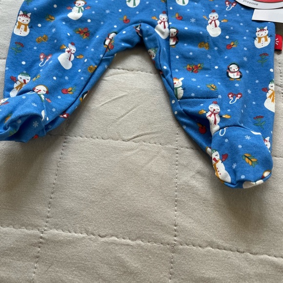 Magnetic Me NEW Preemie Footie Blue Snownen Penguin up to 5lbs Preemie - Picture 7 of 12